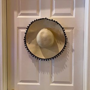 J Crew Factory Straw Hat with Pom Poms 🖤